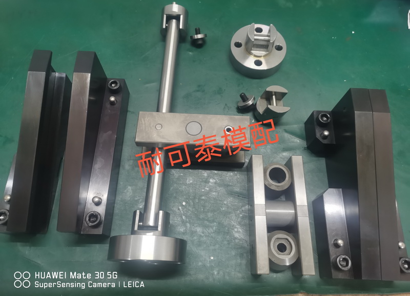 非標(biāo)訂制大角度斜頂機構(gòu)
